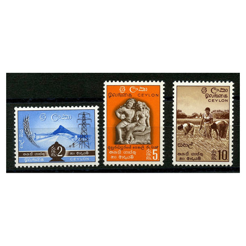Ceylon 1958-62 2r-10r Top value definitives, lightly mtd mint. SG463-65
