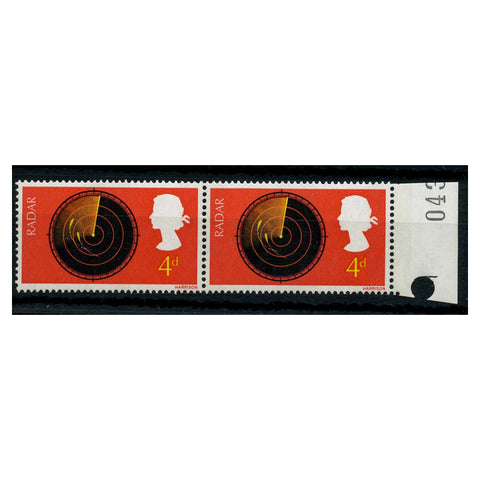 GB 1967 4d Discoveries, 'broken scale at 270o' variety in horiz pair with normal, u/m. SG752+var